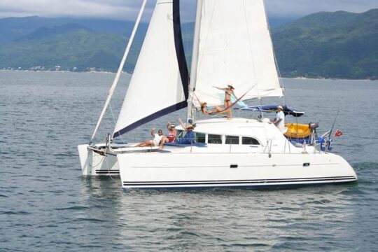 Private Catamaran Sailboat 4hrs 15Pax