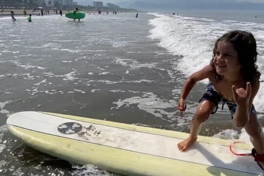 Surf classes in Puerto Vallarta with local instructors